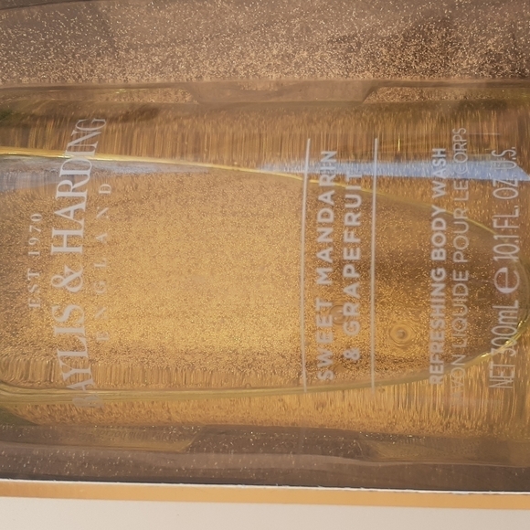 Baylis & Harding Sweet‎ Mandarin & Grapefruit Bath Boxed Set Gift for a Woman - Picture 2 of 6